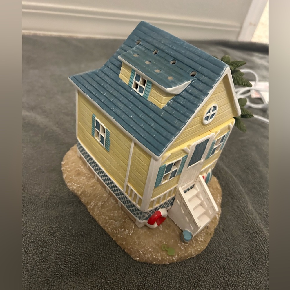 Scentsy Beach Bungalow Warmer with original box. - Picture 4 of 8